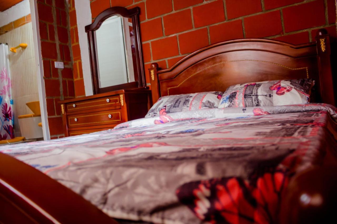 Hostal Familiar La Palma Calima Exterior photo