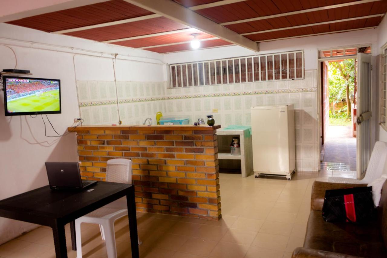 Hostal Familiar La Palma Calima Exterior photo